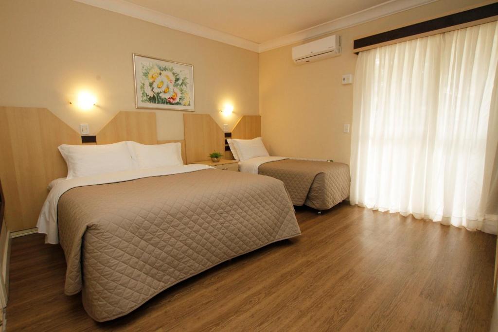 Luxo Triplo Casal/Solteiro - Sky Ville Hotel Canela